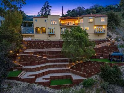 Mansion in the hills near Universal Studios!