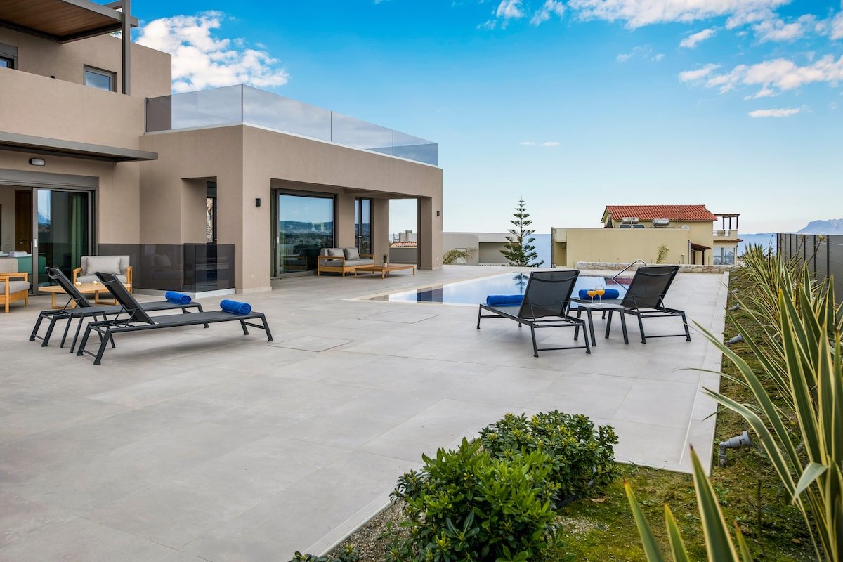 Spa & Wellness Luxury Villa: H. Pool •Gym•Sea 100m gallery image 5