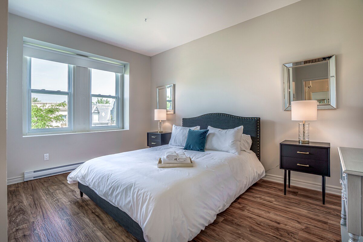 Rustic-Townhouse on the plateau Mont-Royal gallery image 5