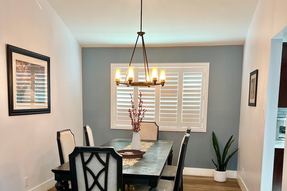 Renovated; pool; 6m to Strip; EV charging gallery image 5