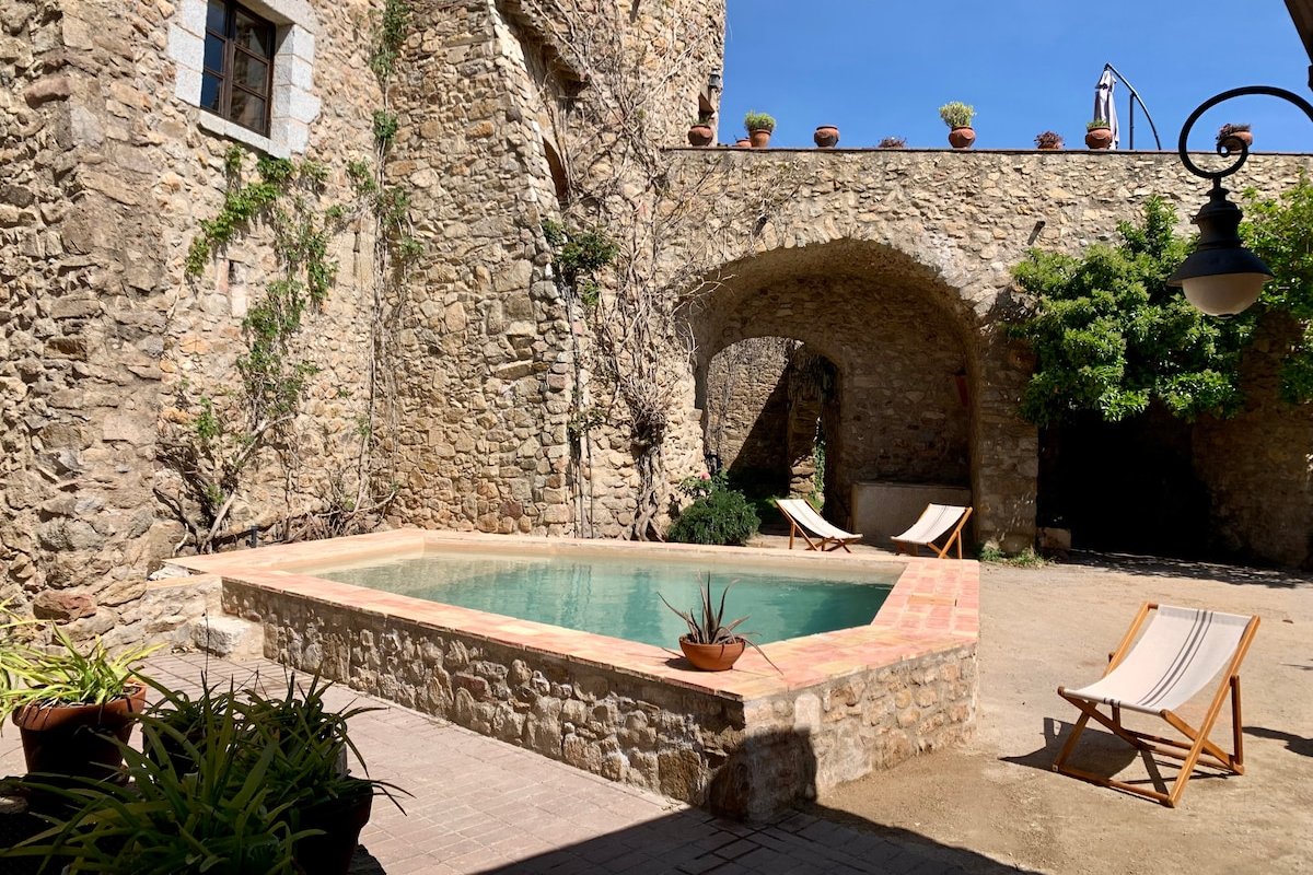 Racons del Fort: Castle hosting up to 18 people gallery image 4