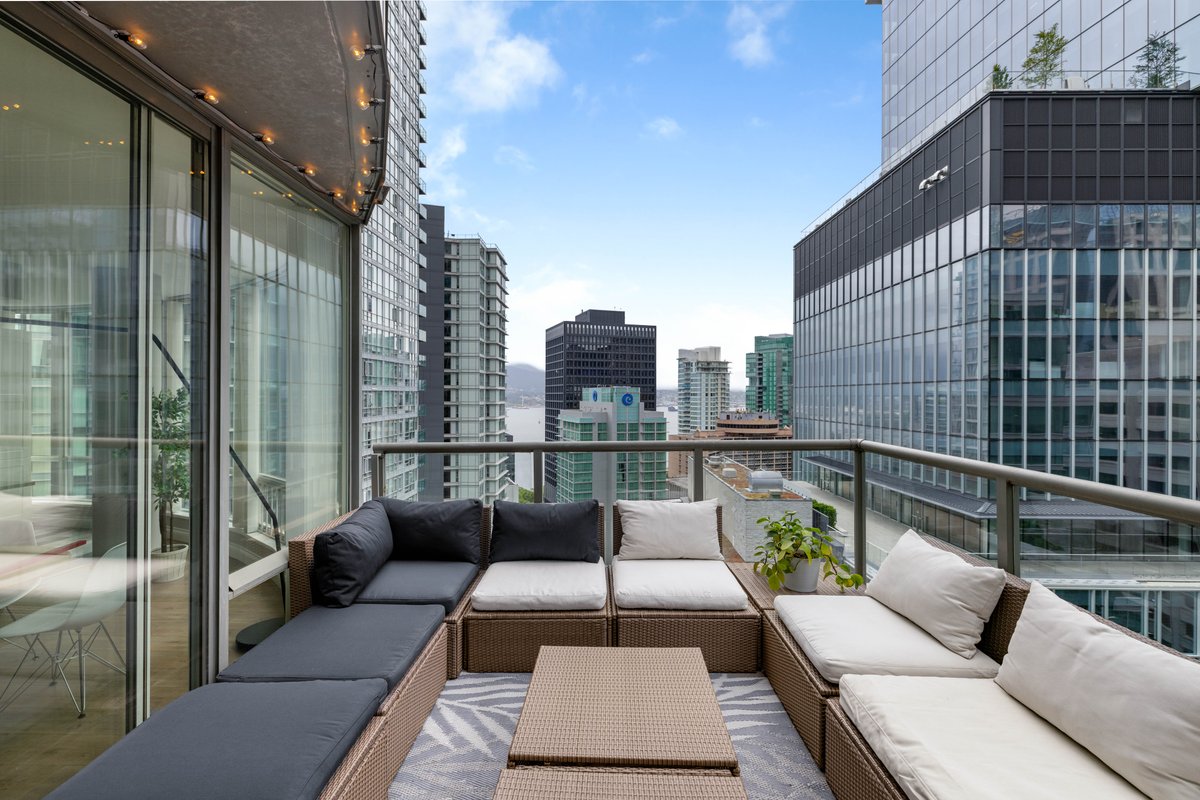 Urban Outdoor Oasis in Coal Harbour