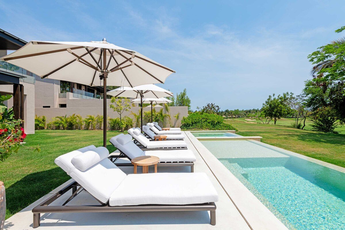 Villa Amistad · Luxury Retreat w/ Pool & Golf Cart gallery image 2