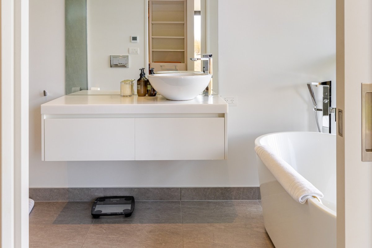 The Lake House by Sotheby’s Luxury Rental Homes gallery image 3