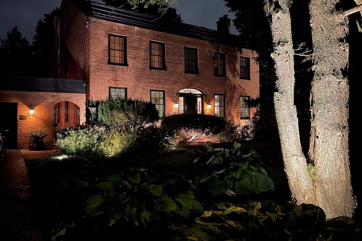 The Historic Jesse Buel Farmhouse gallery image 4