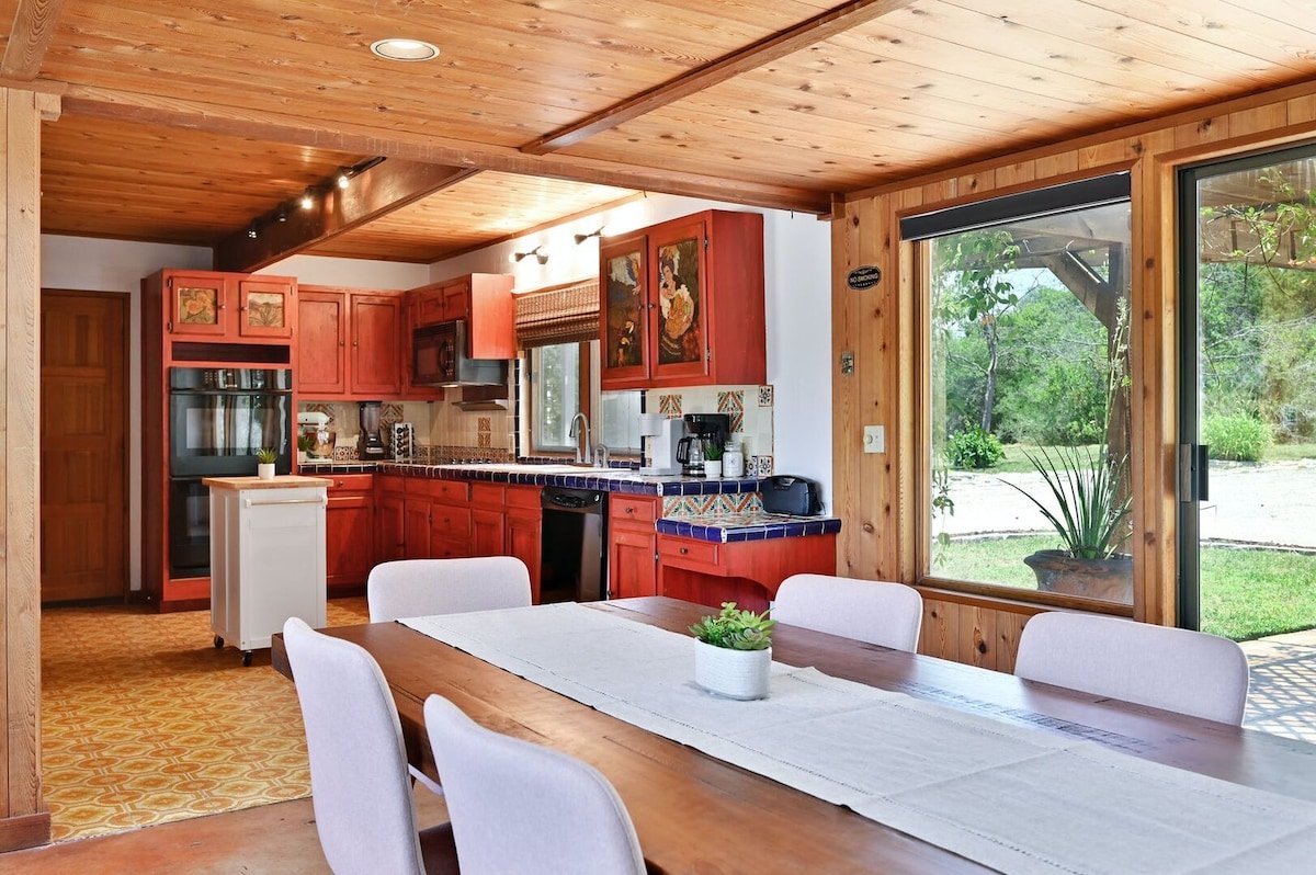 Road Runner Lodge: Pool, Disc Golf, Pet Friendly gallery image 4