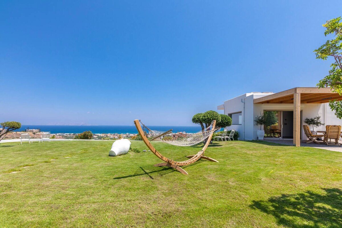 Sea View 4BR Villa | Heated pool | Sauna gallery image 4