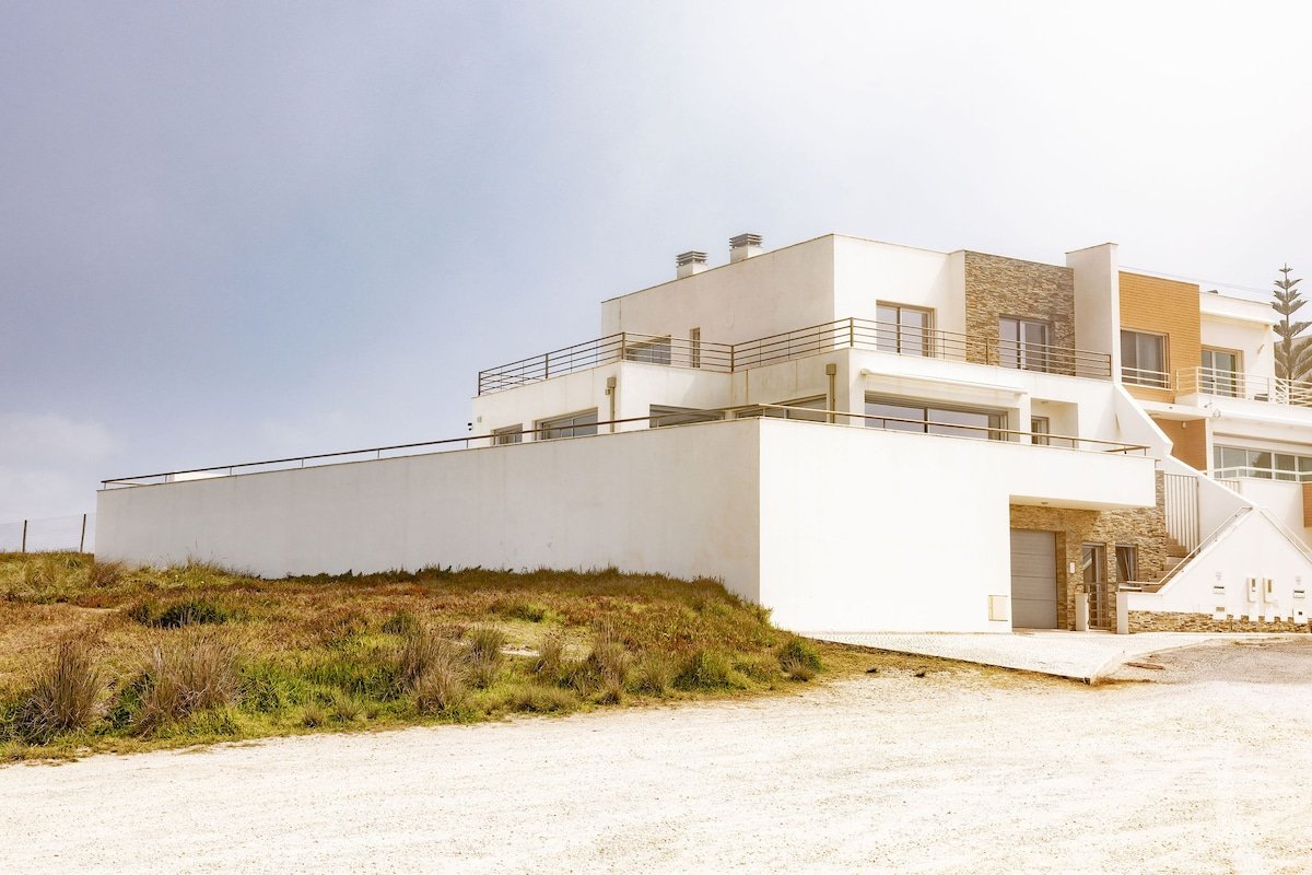 Beachfront home with spectacular views, Santa Cruz gallery image 3