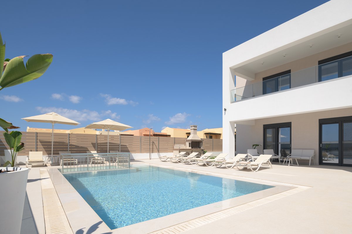 Jako Villa, a few meters away from the beach