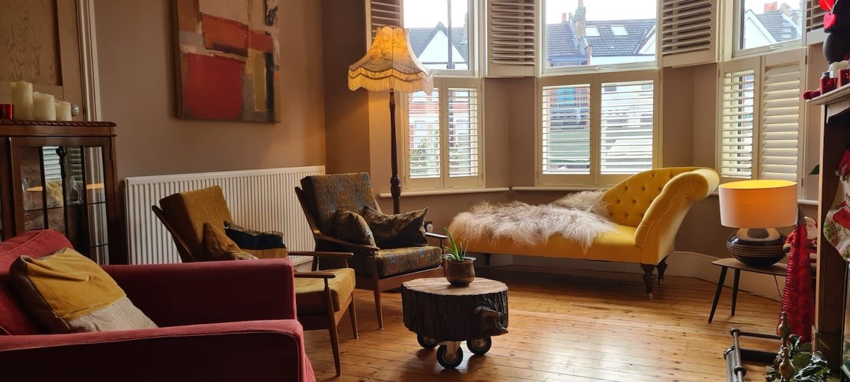 50% OFF | 5 STAR home | FREE breakfast + parking gallery image 3