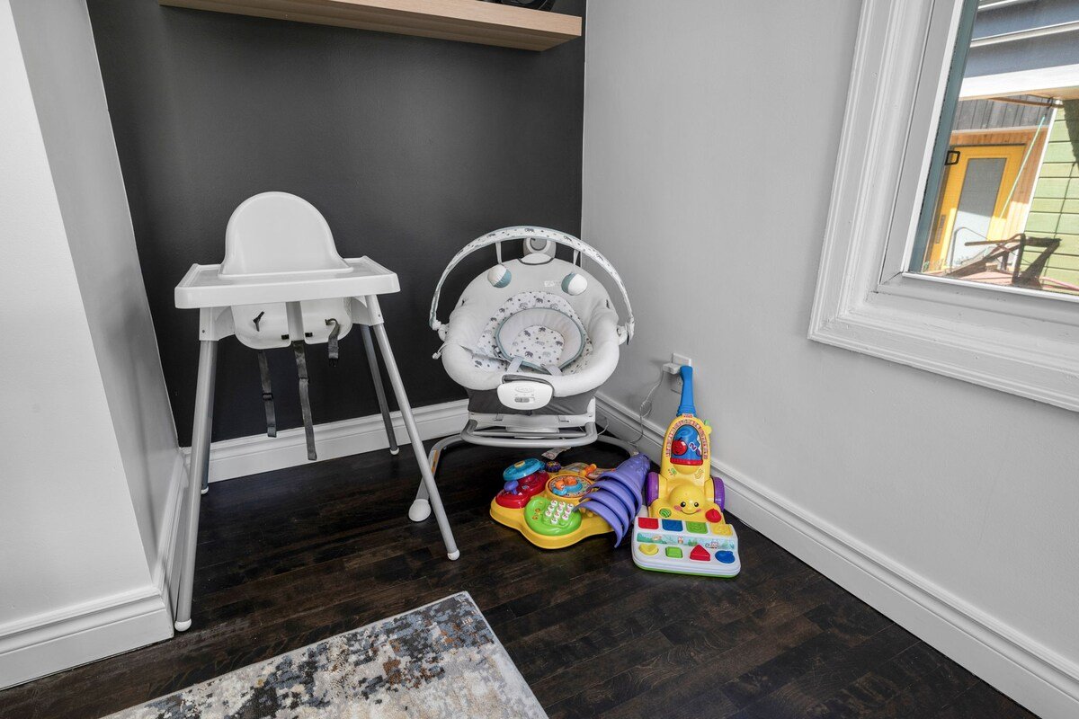 Luxe Home | 2 King Beds, Theatre Room, Near Beach gallery image 4