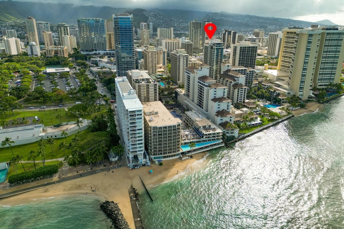 2BR: 5 mins to Waikiki Beach, Pool, Hot Tub, Sauna gallery image 3