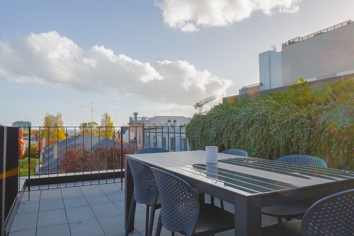 Lux 3Bed House, Rooftop BBQ & Parking – near beach gallery image 5