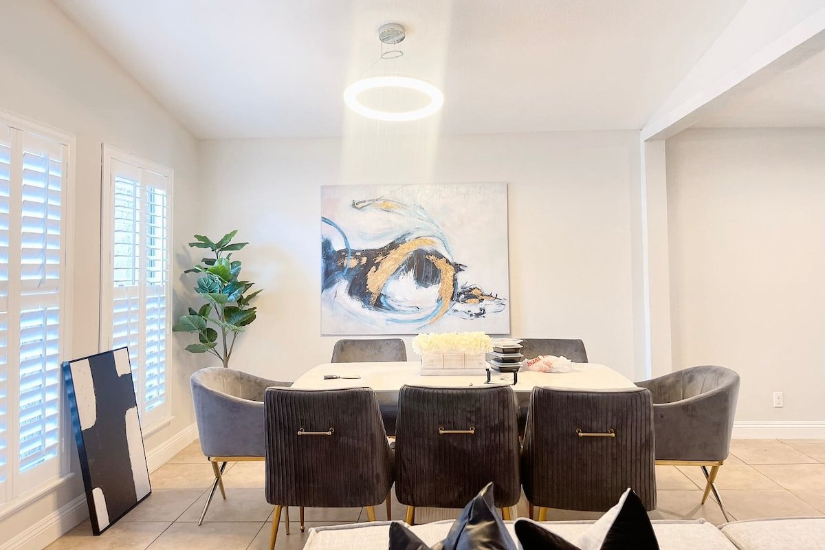 Vacation Home w Pool & Hot Tub 2.6 mile to Strip gallery image 5