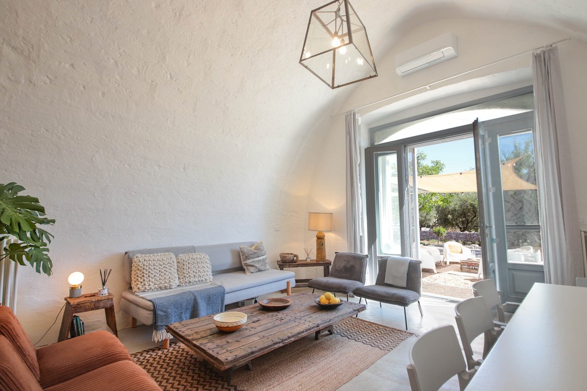 Historic villa and pool set amongst ancient olives gallery image 5