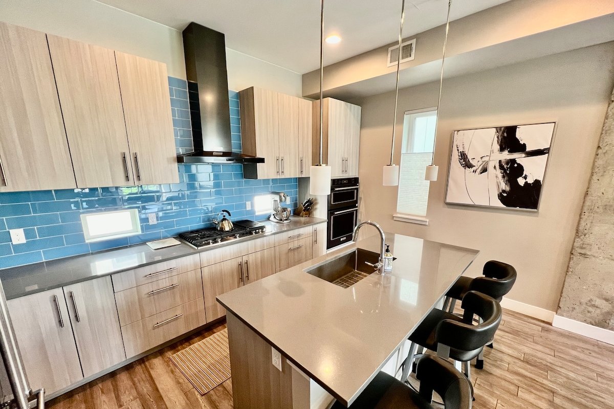 Pvt RoofTop HotTub w/Park-Facing City Views gallery image 5