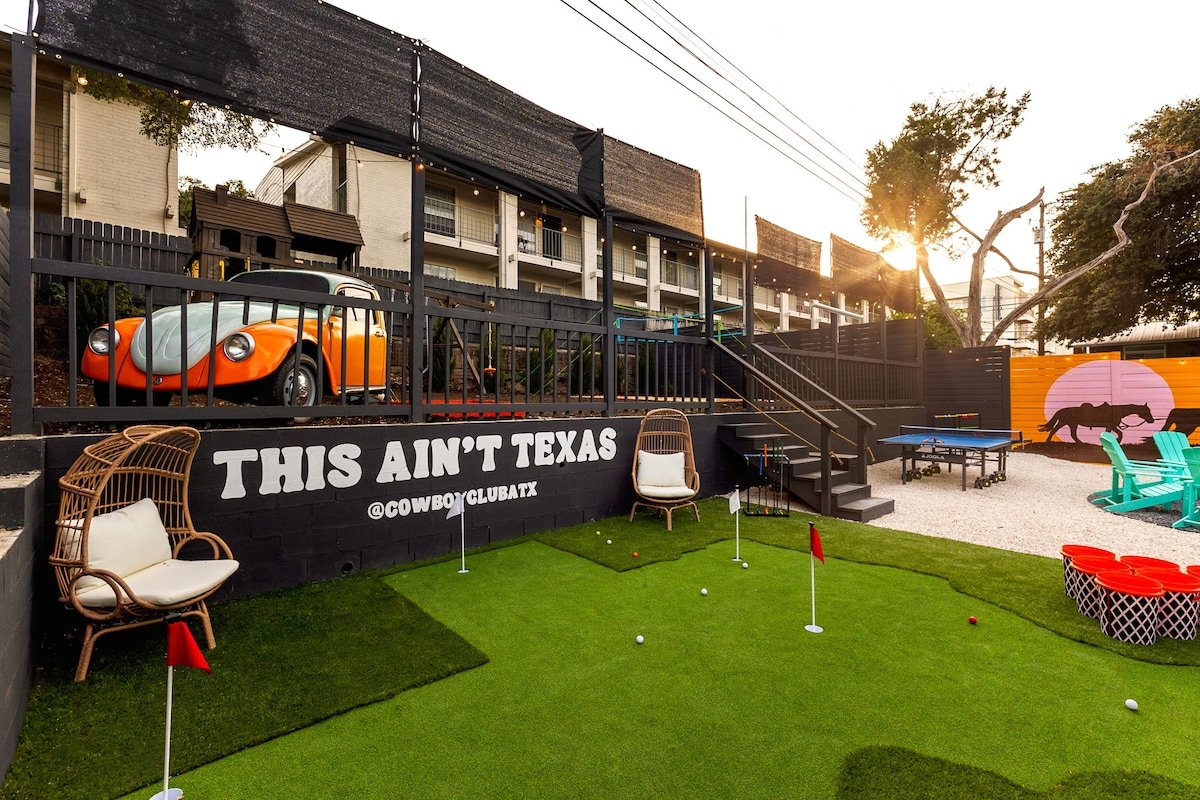 Heated Pool, B-ball, Golf, 3mi Downtown, Sleeps 18 gallery image 5