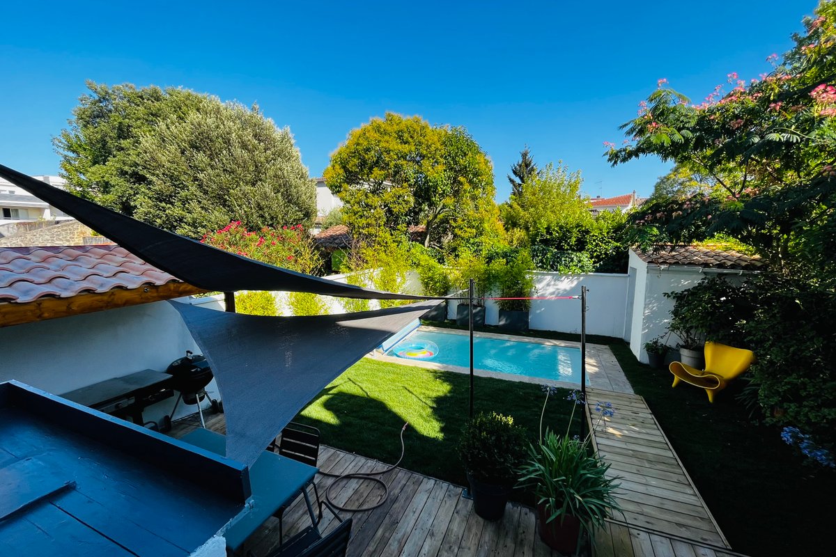 Maison style 50’s, 150 m2, jardin, piscine.