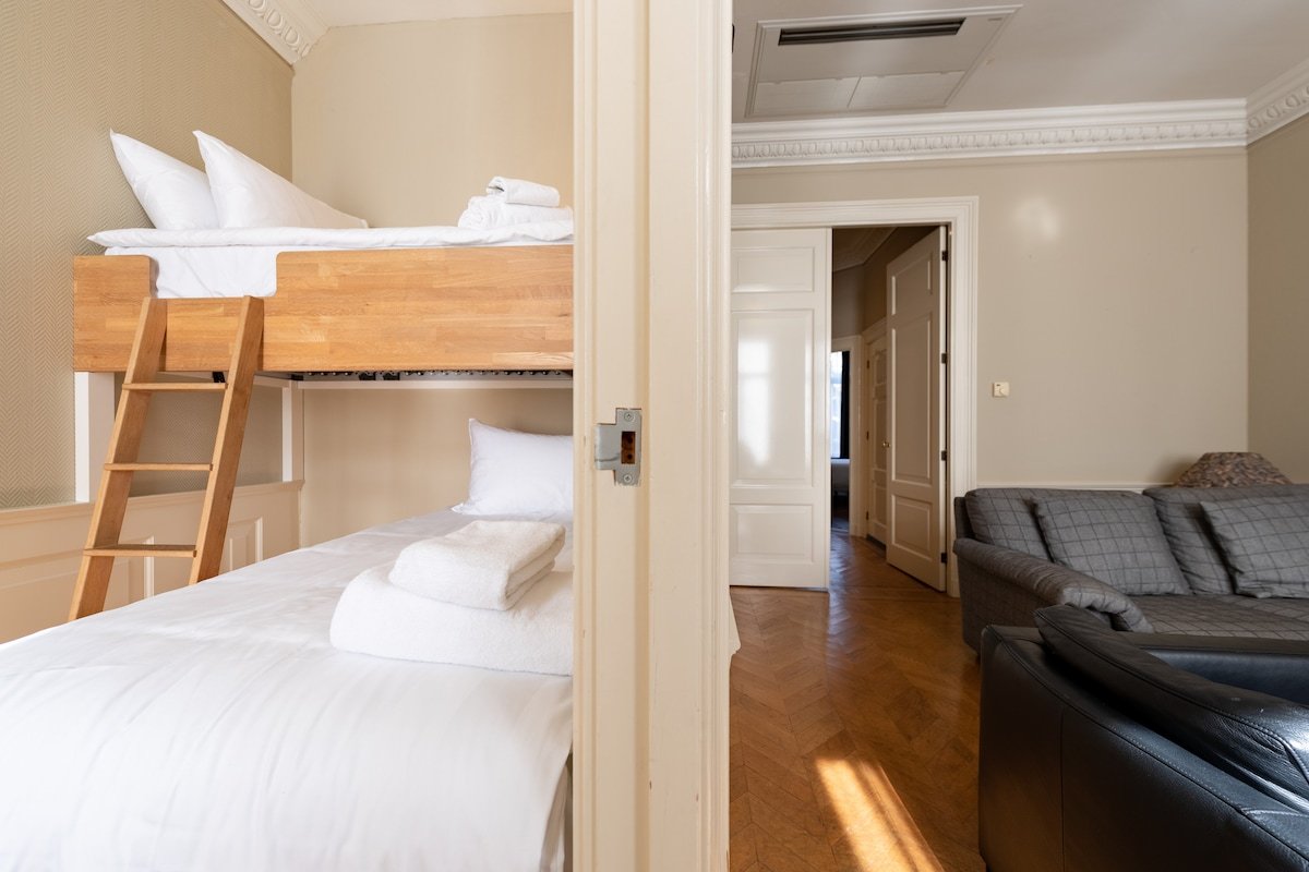 Bright 2-Bedroom Apartment gallery image 5