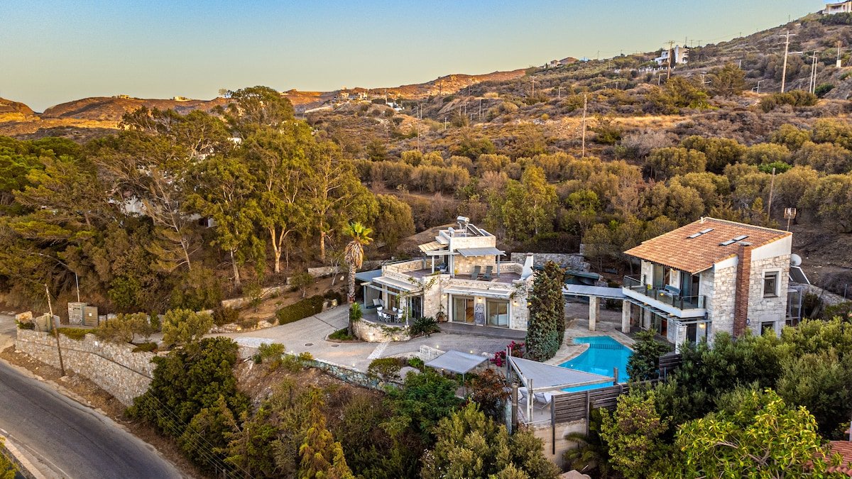 Private 2-Villa Estate for 8 | Pool & Sea View gallery image 4