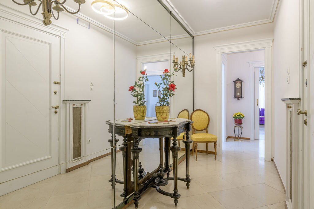 The Avant Garde gallery image 4