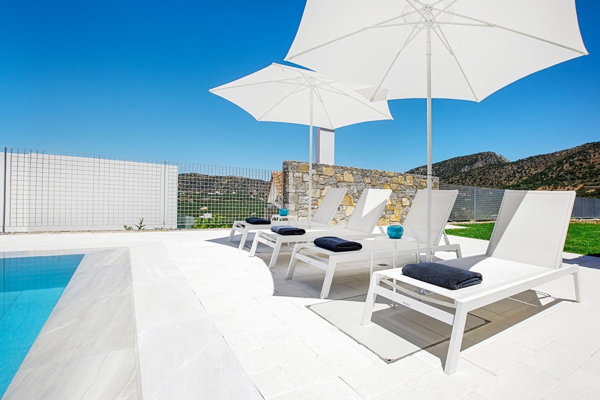 Brand new 6 bedroom Villa Tetragon