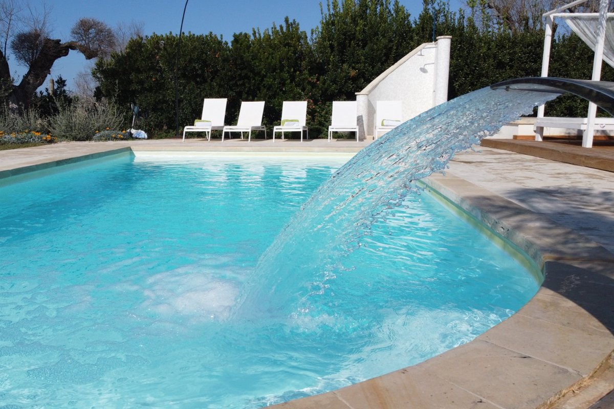 VILLA con piscina riscaldata Torre San Giovanni