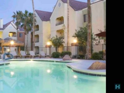 Spacious 2BR Close to Convention Center and Strip