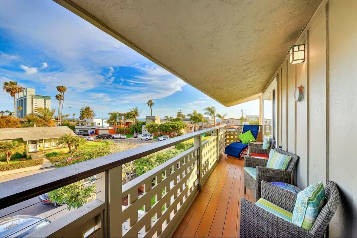 Coastline Combo in Pacific Beach! With AC & bikes! gallery image 2