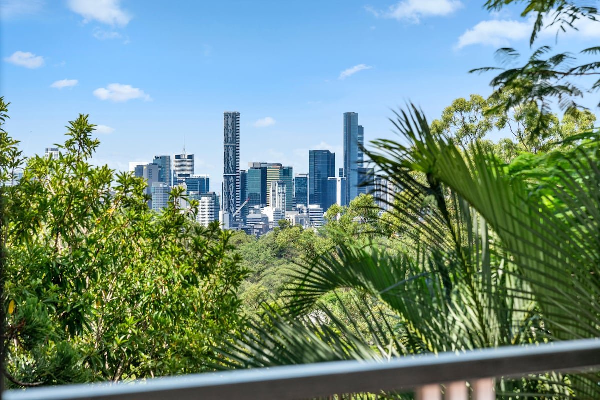 Poppy’s Place! 4Bed/1Bath/2Car/Views/House ~Bardon gallery image 5