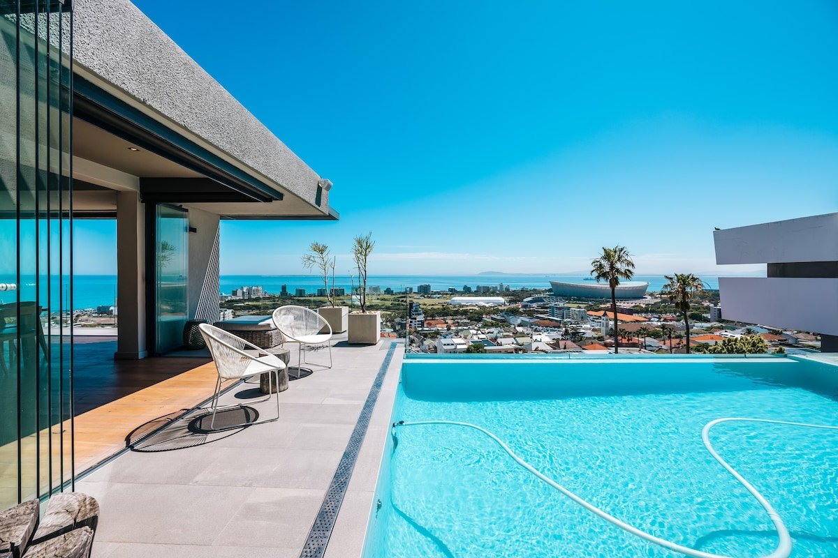 Sensational Views from Springbok Rd in Cape Town gallery image 2