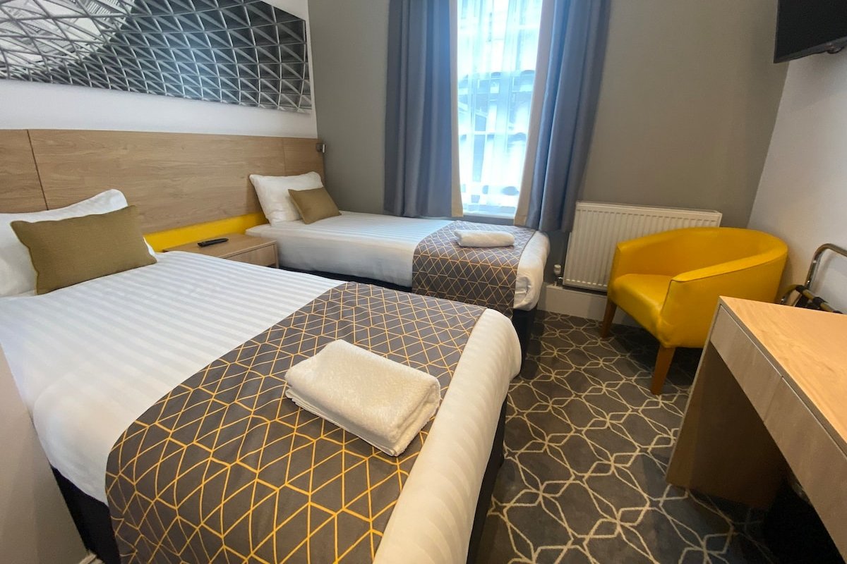 Large Two Bedroom Suite – St Pancras Hotel Group gallery image 4