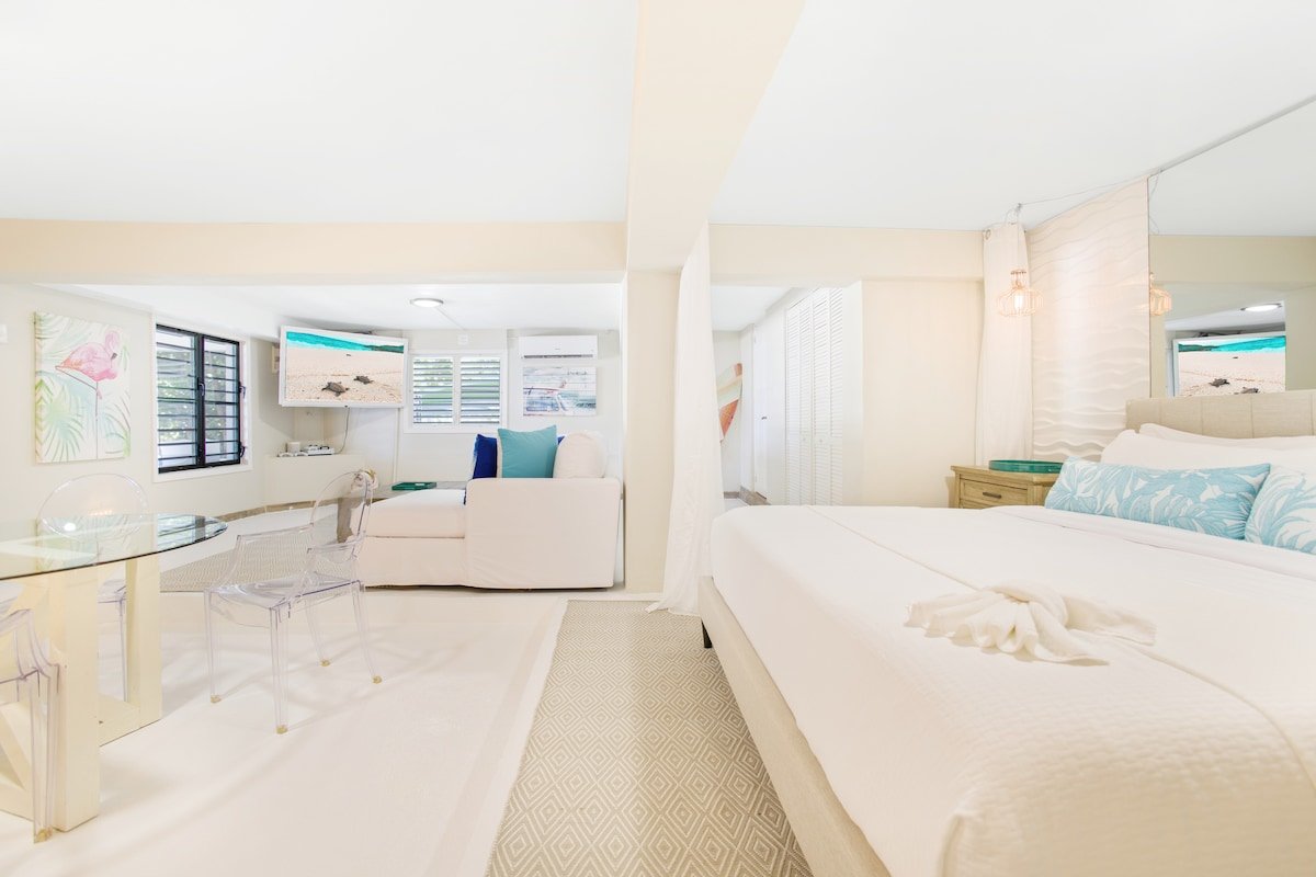 Luxury Beach House ON THE BEACH with pool, spa gallery image 3