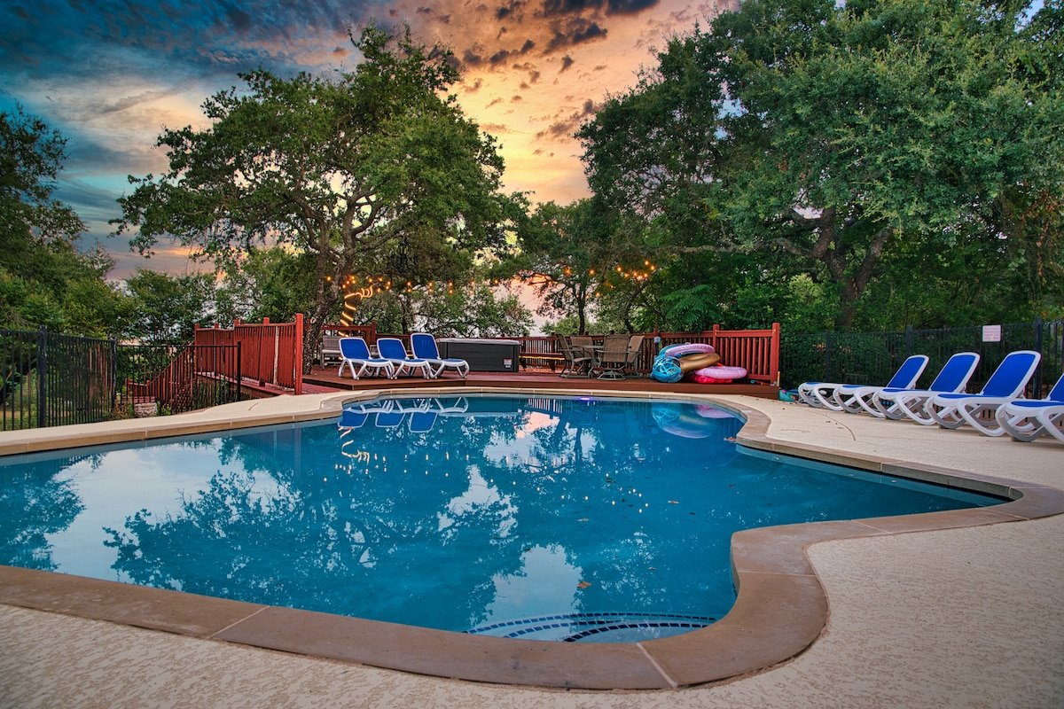 Austin Retreat: Private Pool, Hot Tub & Pet Space gallery image 2