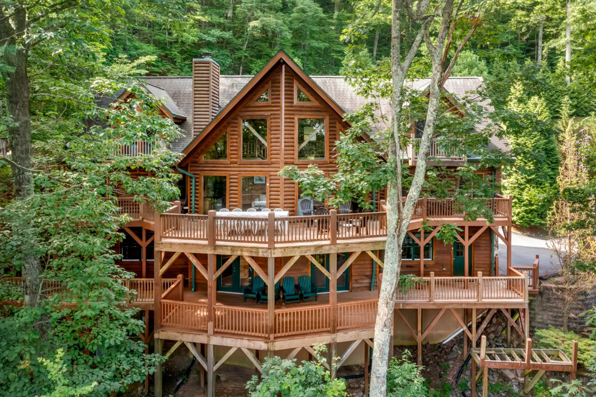 Expansive Views, Hot Tub, Outdoor Dining | Leyland