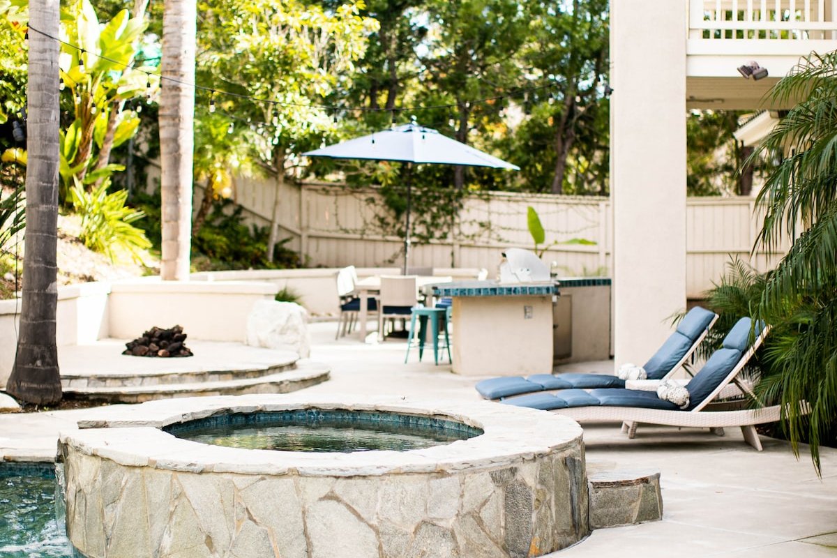 Luxurious Home w/Hot Tub & Pool + Water Slide gallery image 5