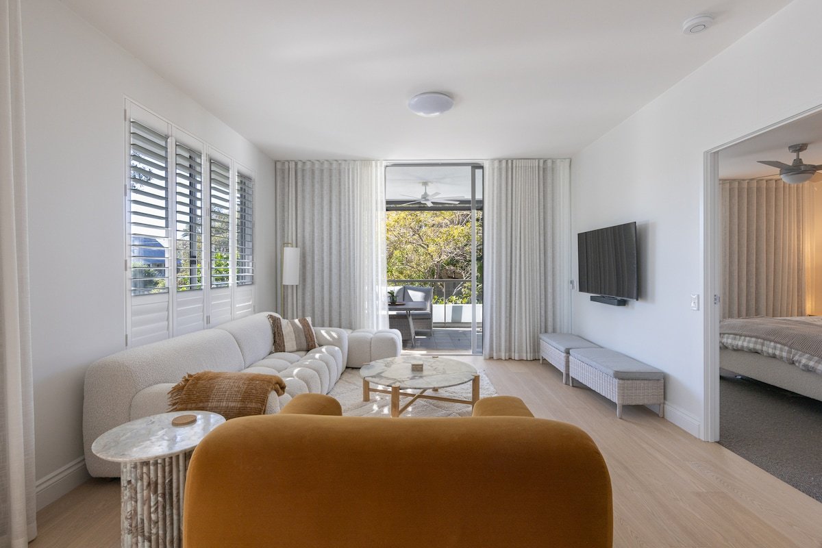 Bulimba Bliss | Elegant, Airy & Scenic Getaway gallery image 2