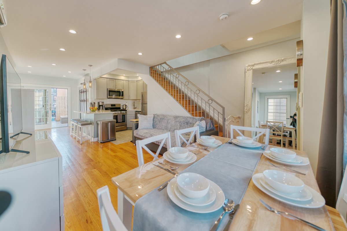 Entire 3 bedroom/ 2 bathrooms Duplex close to N&W