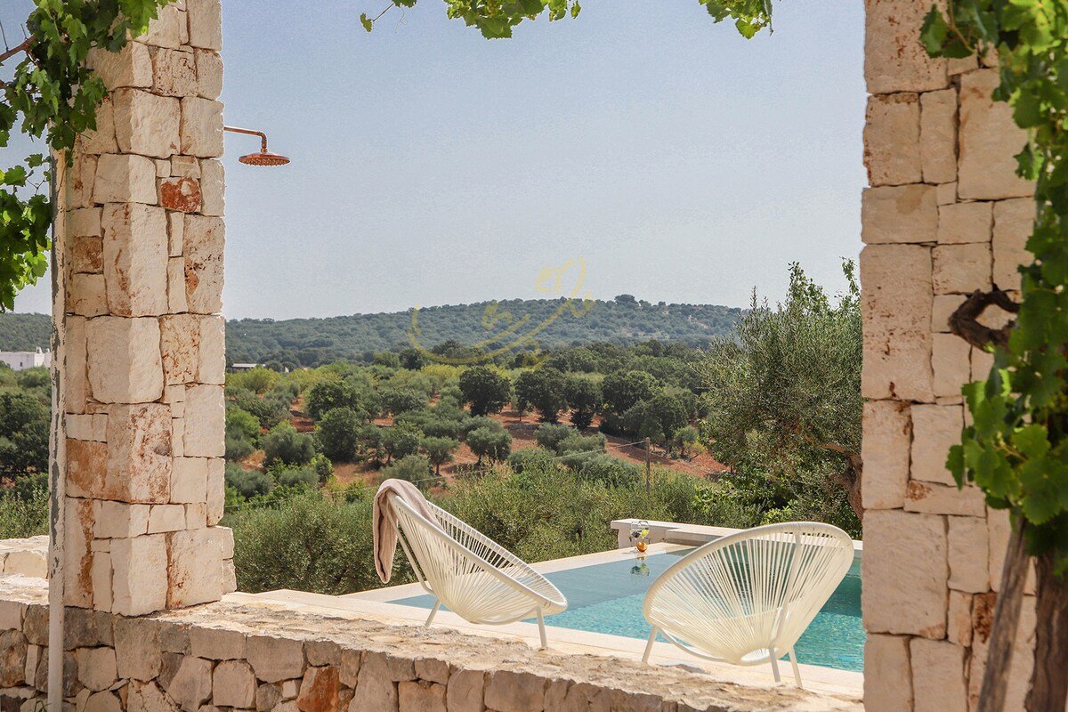 TD Trulli Terralta Panoramic Pool Over Countryside gallery image 3