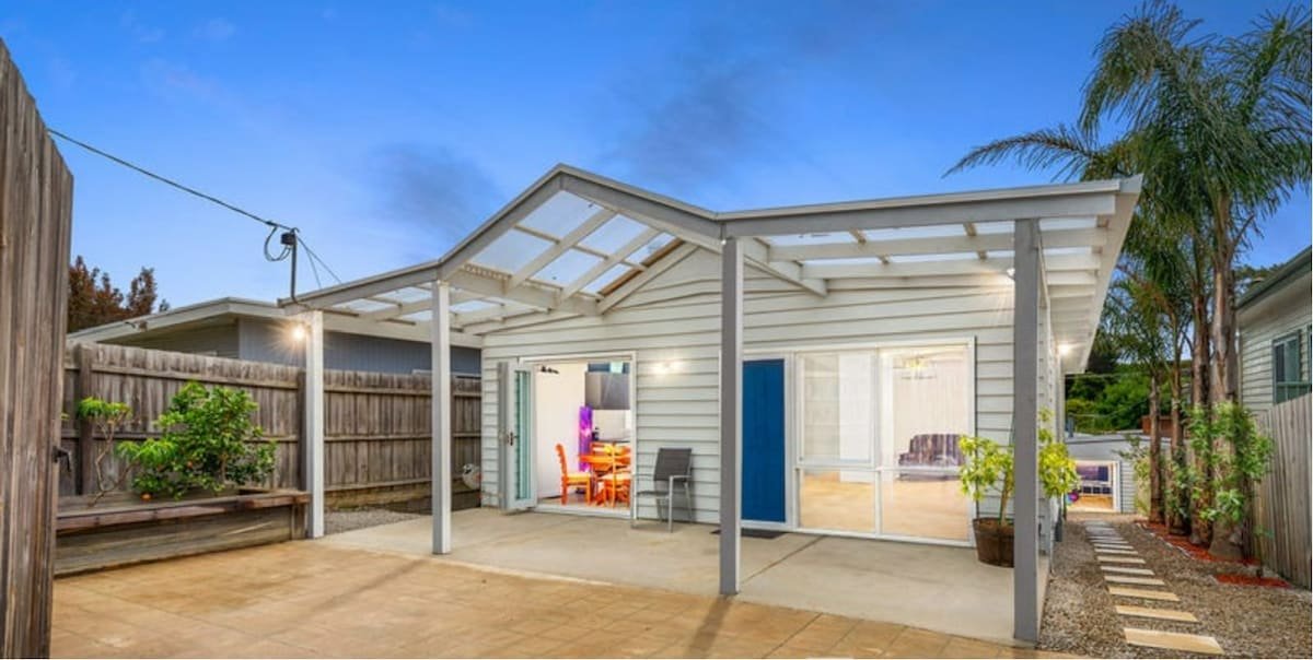 Rosebud Beach House | Walk to beach | Pet Friendly gallery image 2