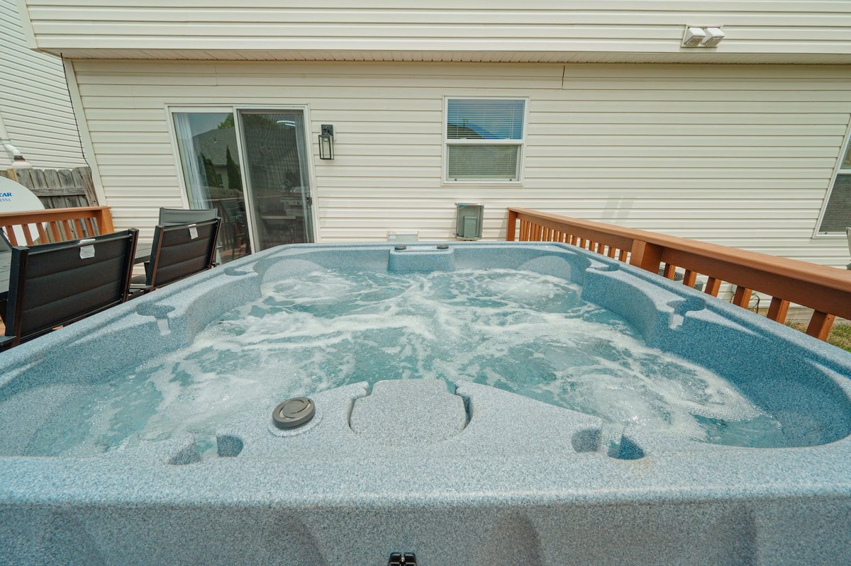 Escape 3BR w/ Hot Tub and BBQ gallery image 3