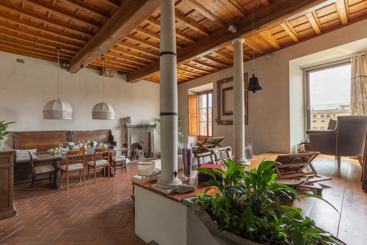 Old Bridge unique large artful apartment/lift gallery image 4