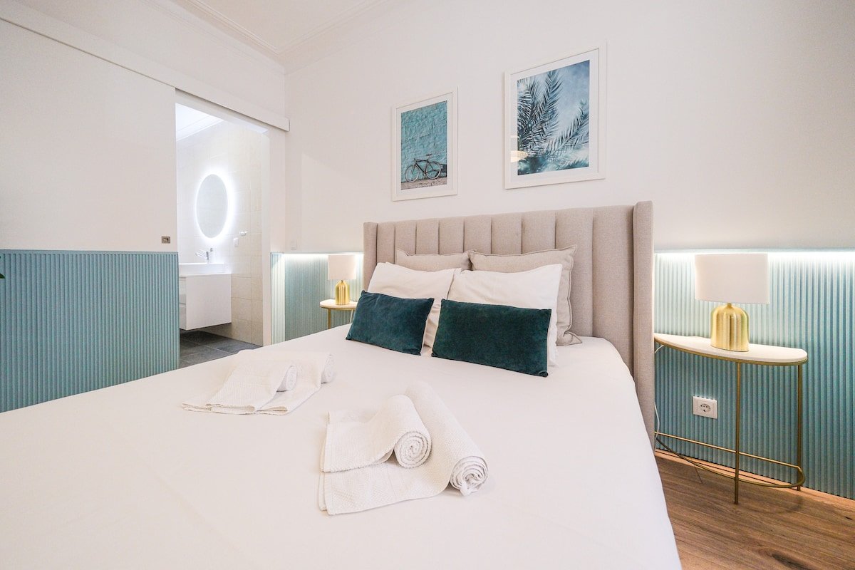 Principe Real Deluxe 3-Bedroom Apartment gallery image 3