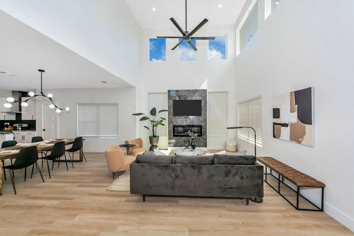 Modern 3 Br/3 Bth Near Downtown, Fair, Convention gallery image 2