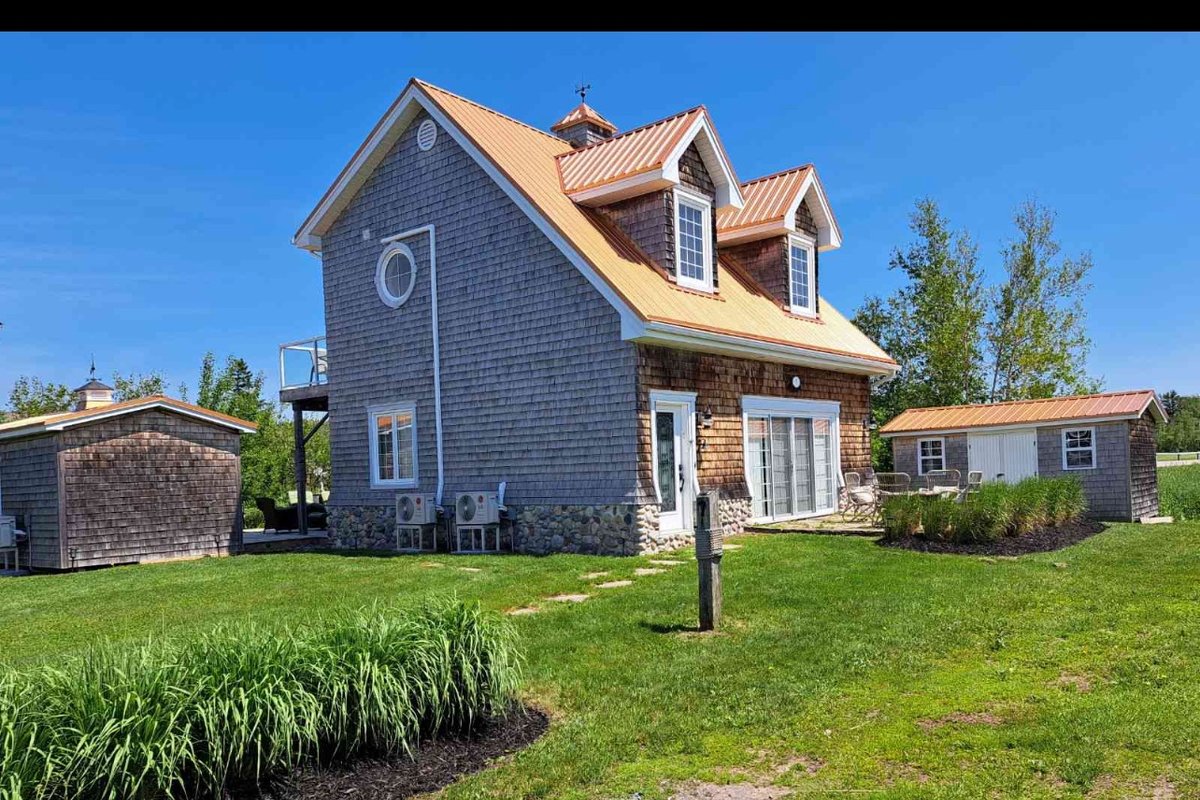 Luxury Cottage w/ Hot tub at Parlee Beach