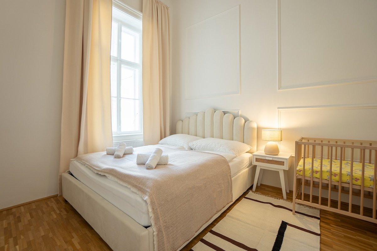 Posh 107 m² 3BR flat in the city center of Vienna gallery image 4