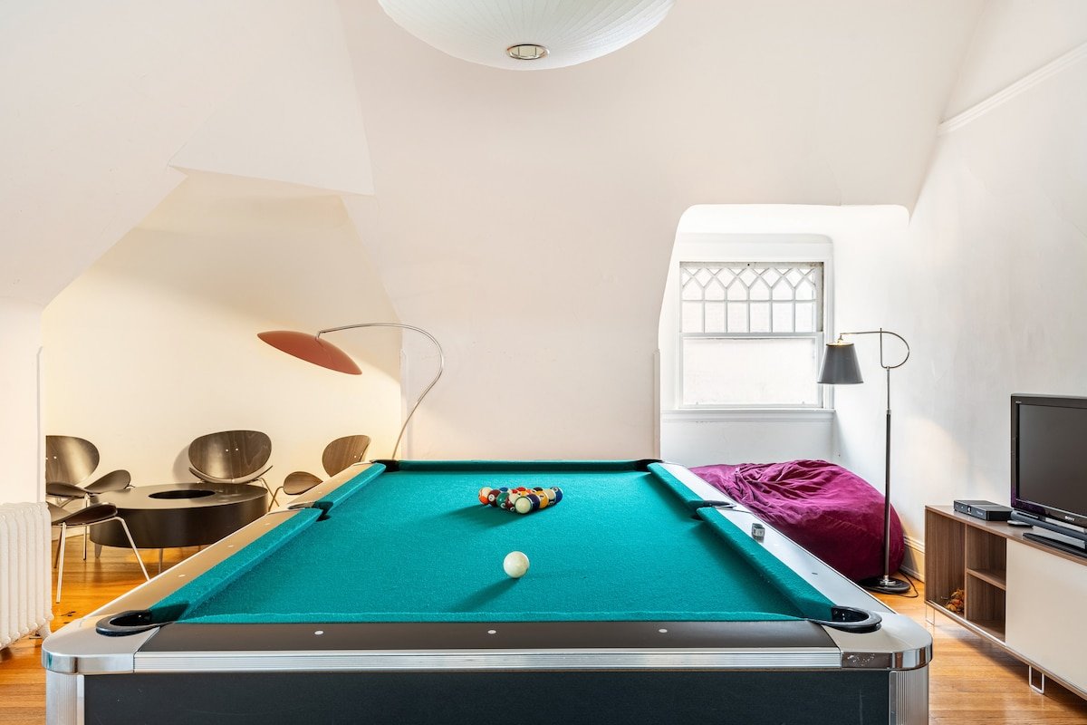 Come Together in This Vibrant Restored Mansion near Wrigley gallery image 5