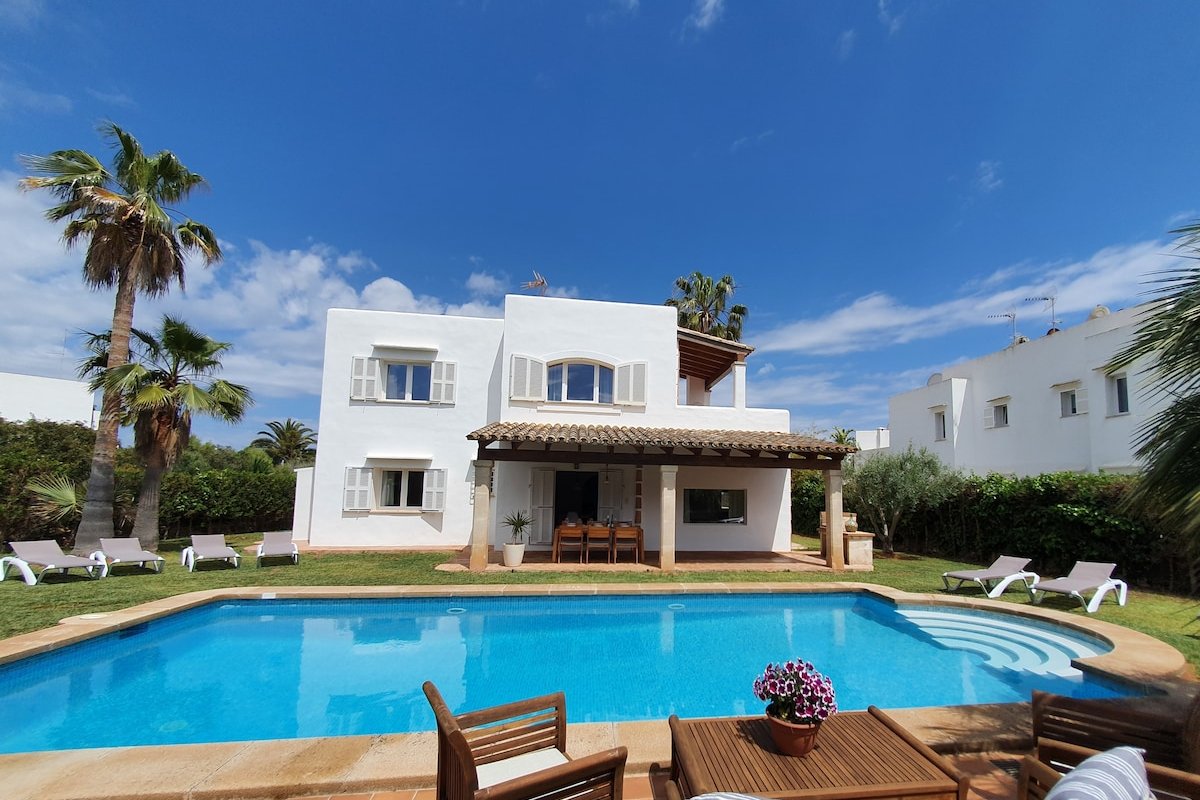 Villa en Cala D’or con piscina amplio jardin 8 pax gallery image 2