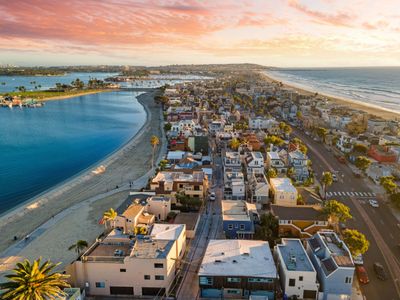 Tri-Level Beach Home w/ Ocean & Bay Views+Hot Tub!