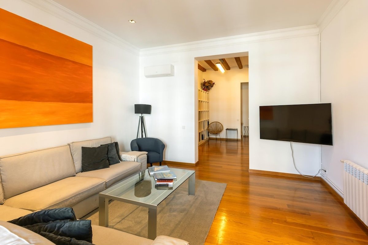 Central three bedroom apartment with terrace gallery image 3